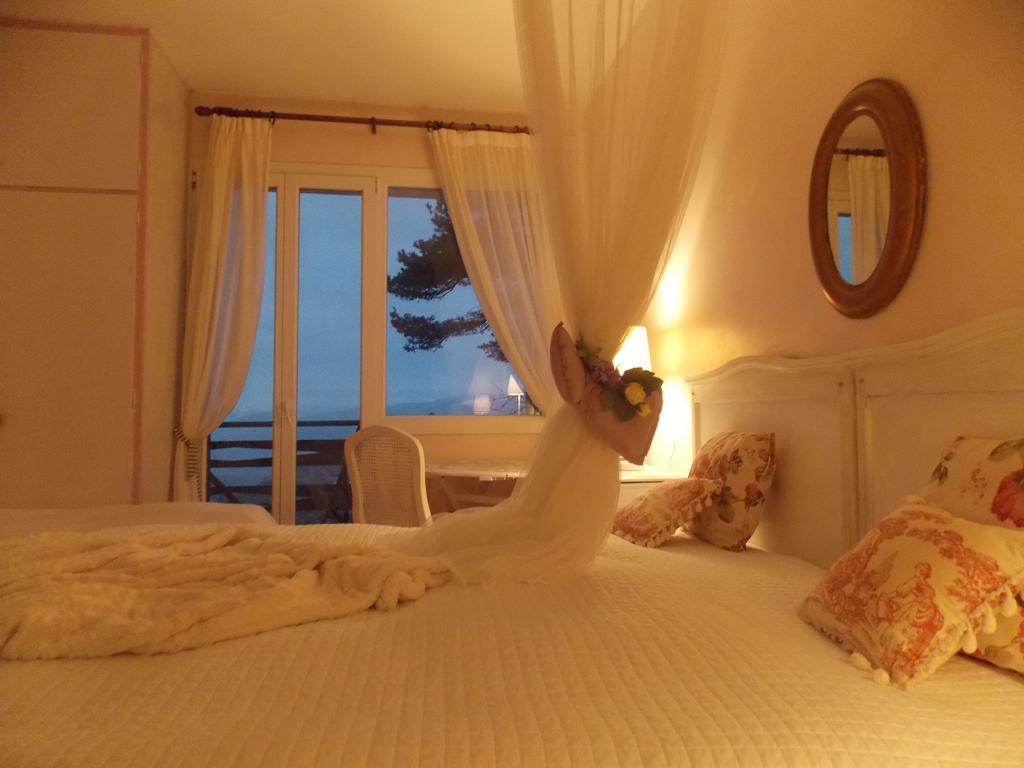 B&B Le Camelie Del Bosco Baiardo Zimmer foto